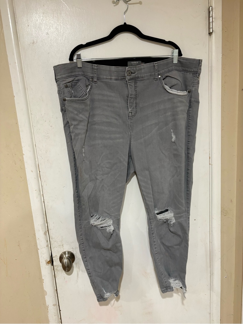 torrid Gray Distressed Ankle Crop Jeans